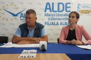 VIDEO/ ALDE Alba: Cetăţenii din satele Gâmbaş şi Păgida solicită Consilliului Judeţean repararea de urgenţă a podului peste Mureş