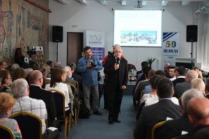 Buhuşenii nu doar îndură istorie, de şase secole ei fac istorie