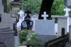 Anamaria Prodan nu şi-a uitat mama. A fost la cimitir şi a împărţit mâncare de 5 000 de euro