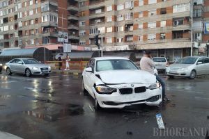 Intersecţia groazei. Încă un accident pe Magheru, colţ cu Parcul Traian: BMW vs. Peugeot (FOTO)