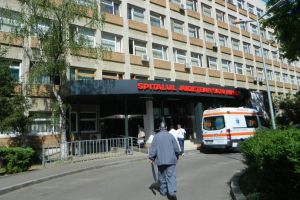 FOTO. Situaţie incredibilă la Spitalul Satu Mare. Ți se face cezariană dacă aduci ac şi aţă