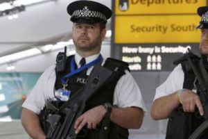 ALERTĂ pe aeroportul Heathrow. Poliţia a făcut o CAPTURĂ inedită, un bărbat a fost arestat