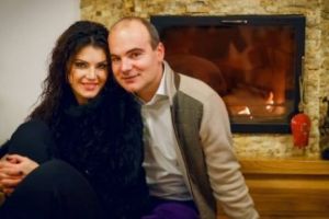 Clipe de coşmar pentru soţia unui cunoscut prezentator de televiziune. Declaraţii uluitoare despre momentele de teamă şi disperare alături de copil