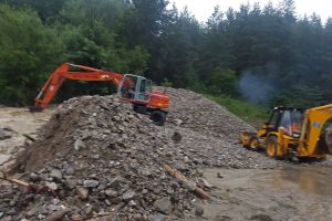 Situaţia traficului în ţară. Drumul Bacau – Oneşti este întrerupt