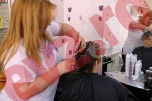 O femeie a murit după ce şi-a vopsit părul. Cauza decesului a fost de necrezut