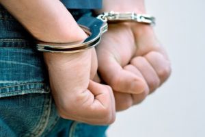 Barbat arestat dupa ce a incercat sa isi violeze nepotul in varsta de 10 ani, pe un camp, in Timis