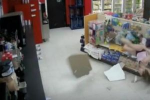 Ca în filmele cu PROȘTI. Au plecat la furat O DOZĂ DE SUC. Au devenit virali pe internet