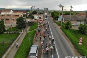 FOTO-VIDEO: Marşul „Pedalăm pentru România“ a ajuns la Alba Iulia. Aproximativ 250 de biciclişti amatori din toată ţara s-au alăturat celui mai mare marş pe bicicletă dedicat celor 100 de ani de la Marea Unire