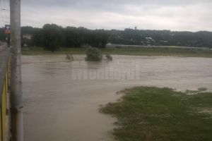 16 localităţi afectate de inundaţii. Cotele râurilor sunt la valori alarmante