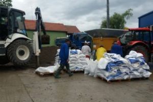 Echipele A.N. „Apele Române” intervin în zonele afectate de inundaţii