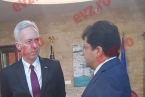 AMBASADORUL SUA a uitat de lupta anti-corupţie şi s-a întâlnit cu un 