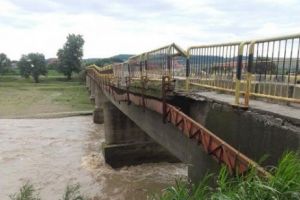 Podul de la Milişăuţi, Suceava, în pericol să se rupă