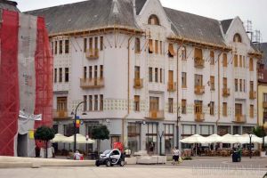 Măsură anti-găinaţ: Cum vor proprietarii unor imobile de pe strada Alecsandri să sperie porumbeii