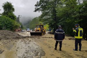 Pompierii intervin în zonele afectate de inundaţii