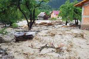 Vremea extremă face victime: patru persoane au murit în urma inundaţiilor (FOTO)