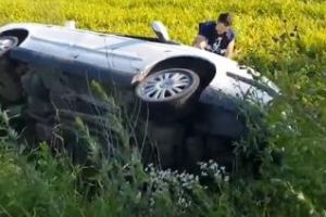 CLUJ: Accident grav la Fizeşu Gherlii. Un şofer s-a răsturnat cu maşina încercând să evite un taximetrist FOTO/VIDEO