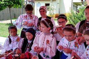 FOTOGALERIE. „Să nu ne uităm tradiţiile”. Tabără de meşteşuguri şi artă culinară pentru copii