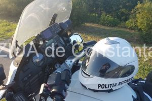 Microbuz de calatori implicat intr-un grav accident rutier. Doua persoane au ajuns la spital