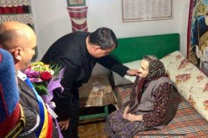 „O viaţă cât un Centenar”! Prefectul Florian Marin a premiat doua valcence care implinesc 100 de ani in Anul Centenarului Marii Uniri