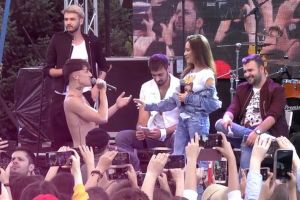 Dansatorul orădean Emil Rengle, sărut pasional pe scenă: Ne căsătorim? (FOTO / VIDEO)