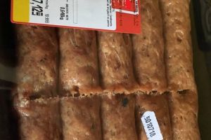 FOTO. Mici cu muşte, într-un supermarket din municipiul Satu Mare!