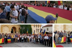 FOTO-VIDEO: Marşul Centenarului – Tricolor de 100 de metri întins în faţa Catedralei Reîntregirii. Flacăra Unirii, aprinsă la Alba Iulia, a plecat spre Chişinău