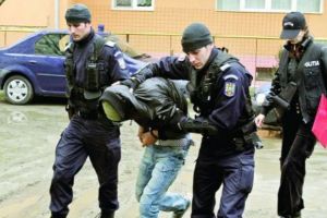 Poliţiştii au depistat 5 persoane bănuite de săvârşirea mai multor fapte de furt în Malaia