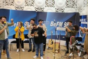 Primul concurs de voce din FM are un câştigător. Un tânăr i-a uimit pe toti artistii