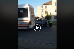 NEWS ALERT/ ACCIDENT cu un AUTOCAR, la Vladimirescu. DN7, parţial BLOCAT