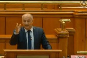 Băişanu: Proiectul prin care se permite folosirea limbii maghiare în administraţie este neconstituţional pentru că se introduce o a doua limbă oficială a ţării