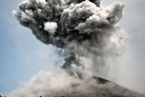 Spectaculoasă erupţie a vulcanului Agung din Bali