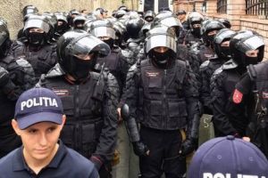 PLAHOTNIUC, păzit de POLIŢIE  mai ceva decât TEZAURUL Angliei