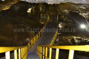 Peştera Ialomiţei a fost redeschisă pentru vizitare. Peştera a fost inundată din cauza precipitaţiilor