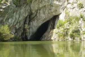 Cea mai mare tabără de speologie din România debutează azi. Munţii Șureanu şi Retezat vor fi invadaţi de speologi din întreaga lume
