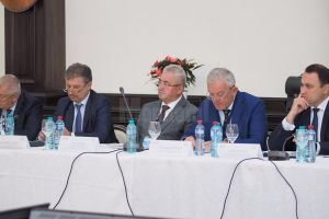 Proiecte de dezvoltare a Sucevei, discutate cu oficialii Guvernului, la AMR