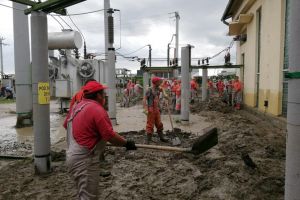 Furnizarea curentului electric, reluată în toate localităţile afectate de inundaţii
