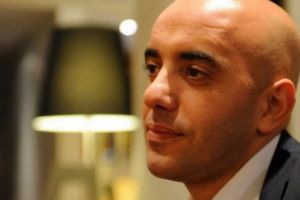 Un GANGSTER periculos a EVADAT cu un ELICOPTER 