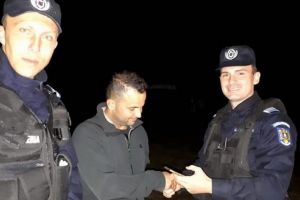 Smartphone găsit şi returnat de jandarmi