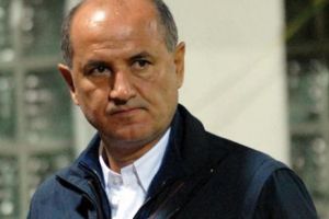 Un MILIONAR ROMÂN a ieşit cu AMANTA în oraş pentru a da CĂRȚILE PE FAȚĂ. NU se mai ascunde de SOȚIE