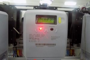 Curentul e mai ieftin un an de zile – Tarifele mai mici se aplică deja