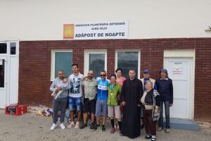 FOTO. Donaţie din partea bicicliştilor prezenţi la acţiunea ”Pedalăm pentru România” la Adăpostul de noapte din Gara CFR Alba Iulia