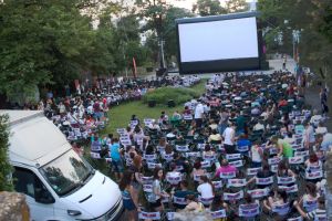 Veşti bune pentru arădeni! Urmează ȘASE zile în care se pot bucura de filme în aer liber