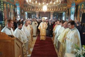 ÎPS Irineu, arhiepiscop de Alba Iulia, oferă 10 burse din economiile personale pentru elevi, studenţi, masteranzi şi doctoranzi