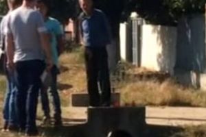 Înecat în spatele casei