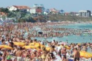 Unitatile de cazare si de alimentatie publica de pe litoral si din Delta Dunarii vor fi controlate de inspectorii sanitari