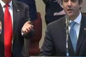 
Fostul AVOCAT al lui Trump, AVERTIZEAZĂ: Pe primul loc sunt FAMILIA şi ŢARA. Nu voi fi SAC de BOX pentru nimeni