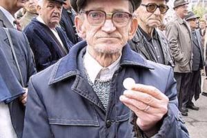 Ipoteză SCANDALOASĂ despre PENSII. Cât pierd PENSIONARII în FIECARE lună