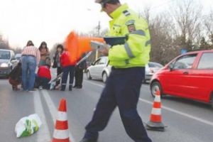 Accident pe DN1, la Busteni. Un pieton a fost lovit de masina