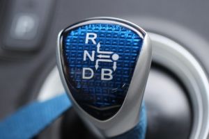 Vrei o maşină cu transmisie automată? Top 5 cele mai accesibile maşini din România