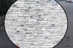 Și-a luat legea în propriile mâini: Cum împiedică un clujean şoferii să parcheze în faţa curţii sale. Procedează corect? FOTO